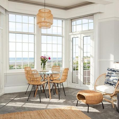 A View Of The Bay- Panoramic Sea Views- Sleeps 4 Leilighet Westgate-on-Sea Eksteriør bilde