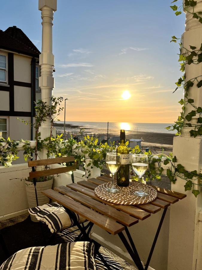 A View Of The Bay- Panoramic Sea Views- Sleeps 4 Leilighet Westgate-on-Sea Eksteriør bilde