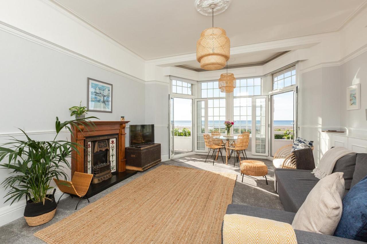 A View Of The Bay- Panoramic Sea Views- Sleeps 4 Leilighet Westgate-on-Sea Eksteriør bilde