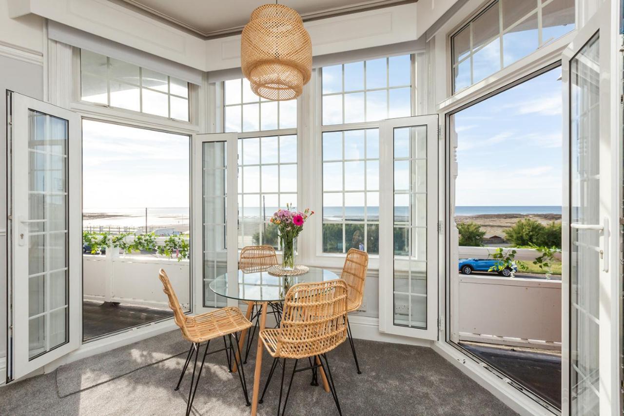 A View Of The Bay- Panoramic Sea Views- Sleeps 4 Leilighet Westgate-on-Sea Eksteriør bilde