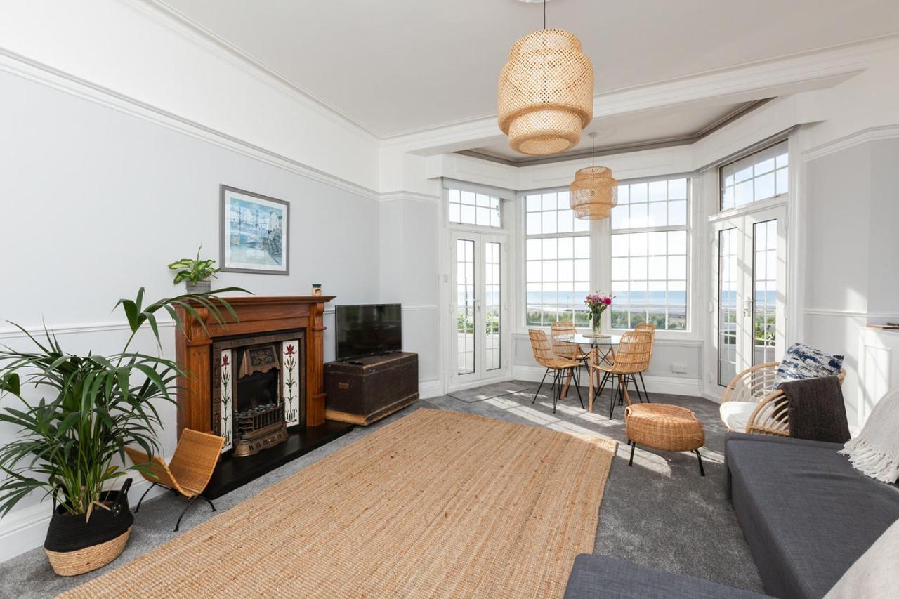 A View Of The Bay- Panoramic Sea Views- Sleeps 4 Leilighet Westgate-on-Sea Eksteriør bilde