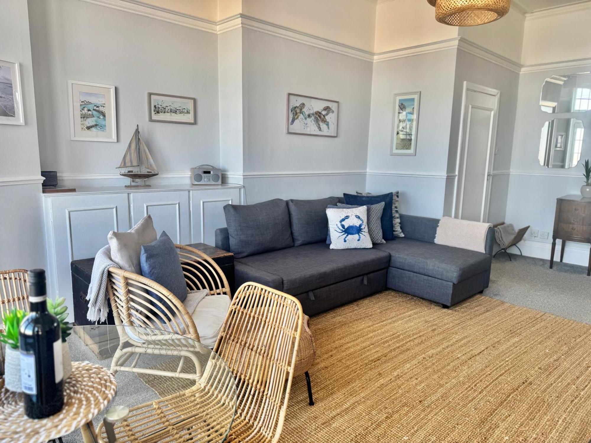 A View Of The Bay- Panoramic Sea Views- Sleeps 4 Leilighet Westgate-on-Sea Eksteriør bilde