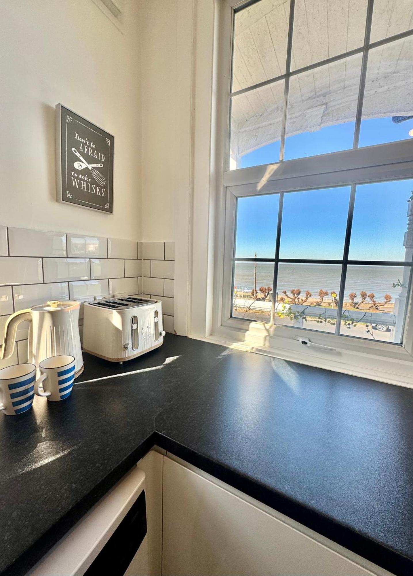 A View Of The Bay- Panoramic Sea Views- Sleeps 4 Leilighet Westgate-on-Sea Eksteriør bilde