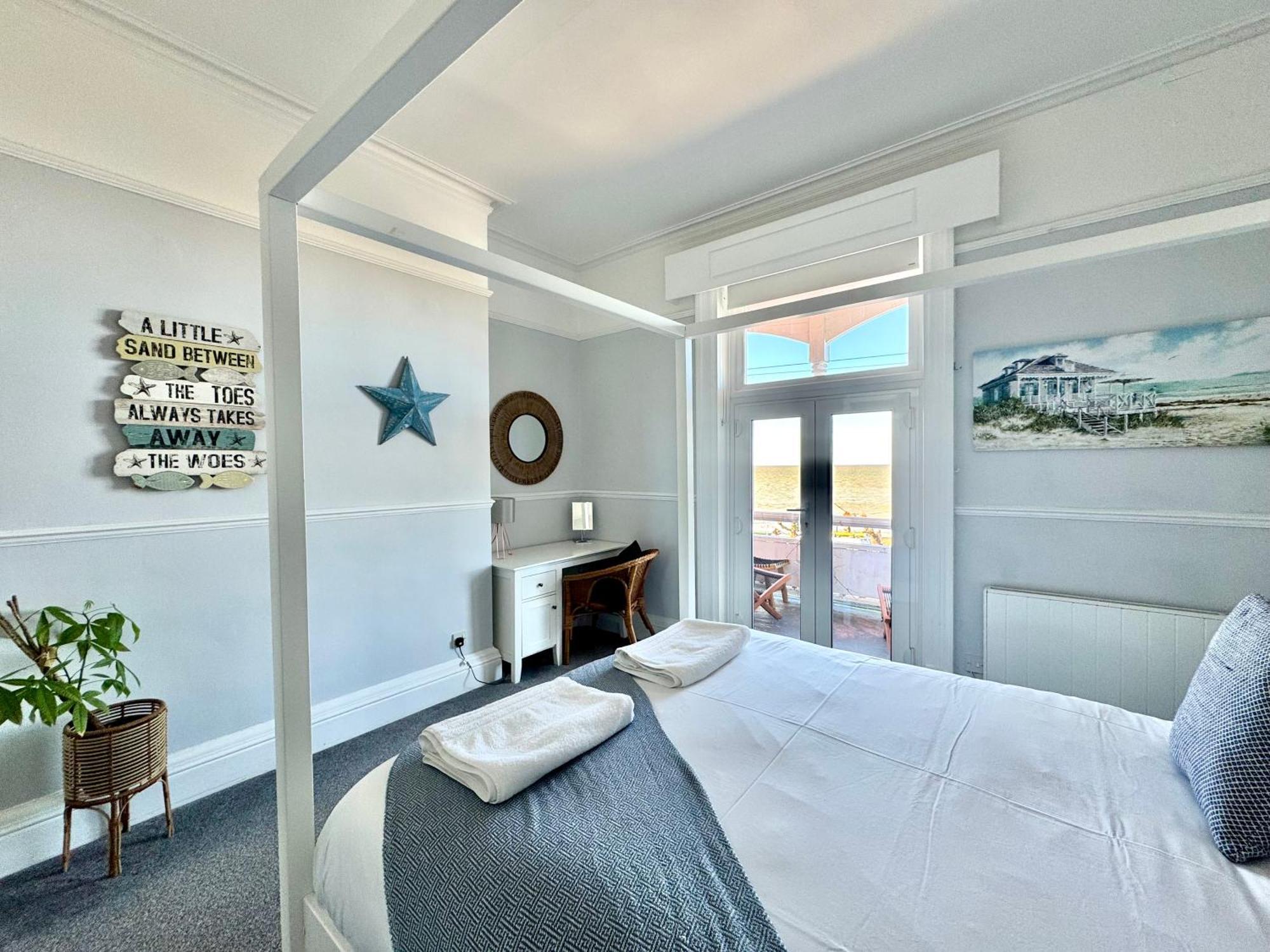 A View Of The Bay- Panoramic Sea Views- Sleeps 4 Leilighet Westgate-on-Sea Eksteriør bilde